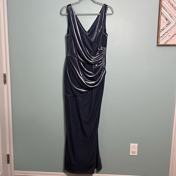 Revelry Dawson Velvet Dress - Picture 2 of 7